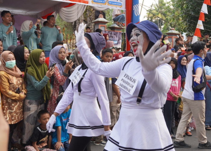 Tumpah Ruah, Ribuan Masyarakat Antusias Tonton Karnaval Budaya di OKI 