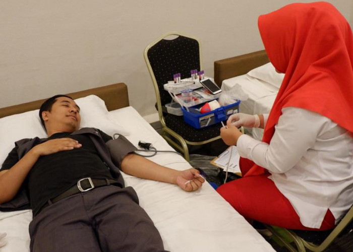 Semarak HUT RI Ke-78, The Zuri Hotel Palembang Adakan Fashion Show dan Donor Darah