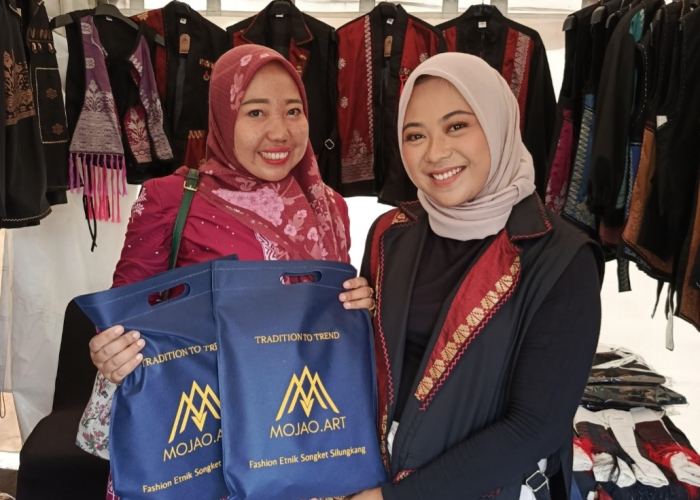 Arindha Sukma dan Mojao Art, UMKM Kreatif yang Angkat Songket Silungkang ke Dunia Fashion Modern