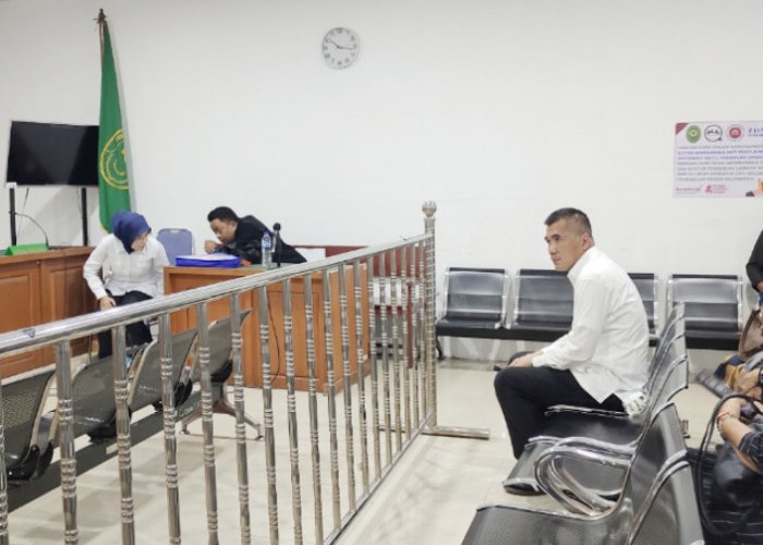 Fitri-Dedi Saling Berjauhan, Tak Saling Sapa Jelang Sidang Eksepsi Korupsi PMI Palembang
