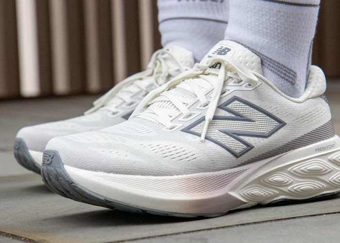 6 Rekomendasi Sepatu Sneakers Pria Sol Empuk 2026: Pilihan Terbaik untuk Keliling Silaturahmi Lebaran 2026