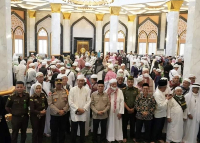 Wabup Ogan Ilir Sambut Kepulangan Jemaah Haji Ogan Ilir di Masjid Agung An-Nur Tanjung Senai