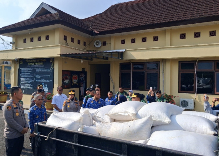 Dua Ton Jagung Petani Prabumulih Dikirim ke Bulog, Polisi Kawal Distribusi