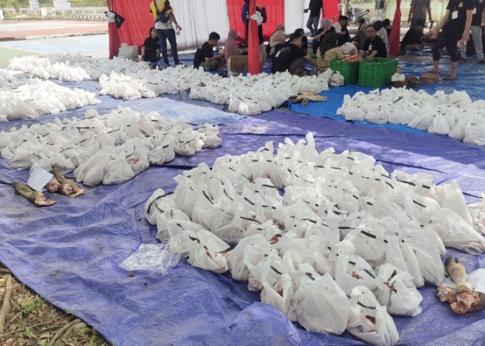Kejati Sumsel Bagikan 750 Paket Daging Kurban, Warga: Berkah di Hari Raya Idul Adha 1446 Hijriah