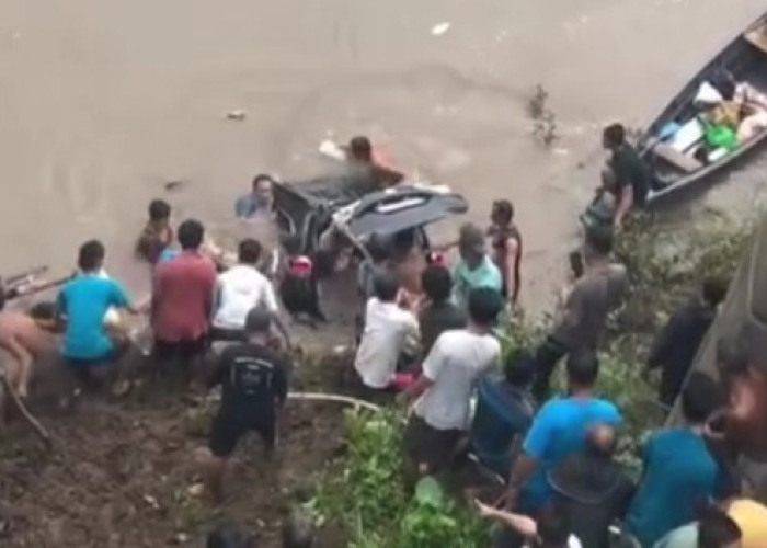 Mobil Travel Terjun Bebas di Jembatan Sungai Kelingi Musi Rawas, 4 Penumpang Dilaporkan Tewas