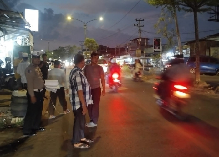 Niat Pindah Jalur, Motor Remaja Putri Bonceng 3 di Palembang Diserempet Truk, 1 Tewas