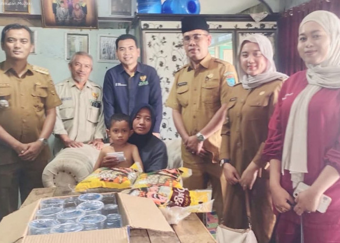 Kabag Kesra Ogan Ilir Salurkan Bantuan Sosial ke Penderita Akalasia Esofagus di Tanjung Pasir