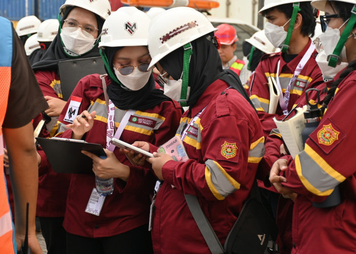 Belajar K3 Langsung dari Lapangan, Mahasiswa Sertifikasi K3 Kemnaker RI Kunjungi Pelabuhan Boom Baru 