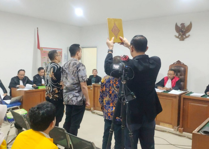 Mantan PJ Bupati OKU Hadir Pemeriksaan Sidang Korupsi Pemberi Fee Proyek Pokir DPRD