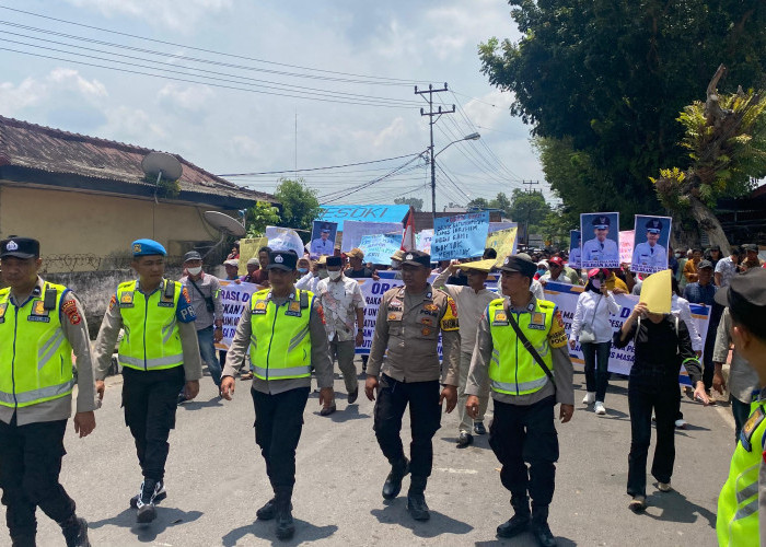 Ratusan Personel Gabungan Amankan Aksi Damai Warga Pematang Panggang OKI di PN Kayuagung