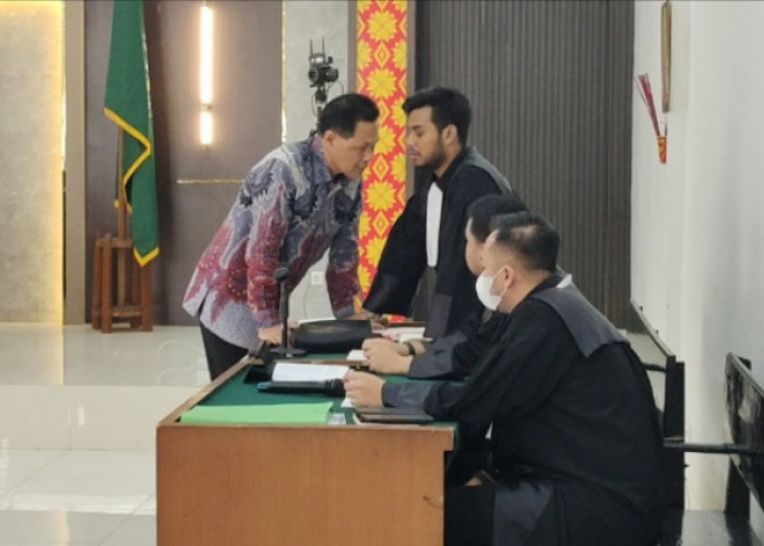 Didakwa Suap Pengkondisian Opini WTP BPK, Bupati Muara Enim nonaktif Edison dan Dua Terdakwa Kompak Melawan
