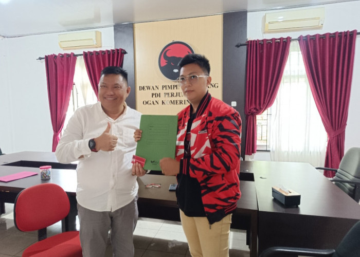 Mantan Ketua DPC PDIP OKI Serahkan Berkas Pengunduran Diri