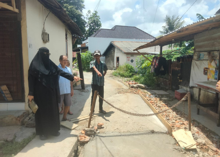Akses Jalan Dibangun Tembok Sempat Dibongkar Namun Dipasang Rantai, 7 KK di Palembang Terancam Terisolir
