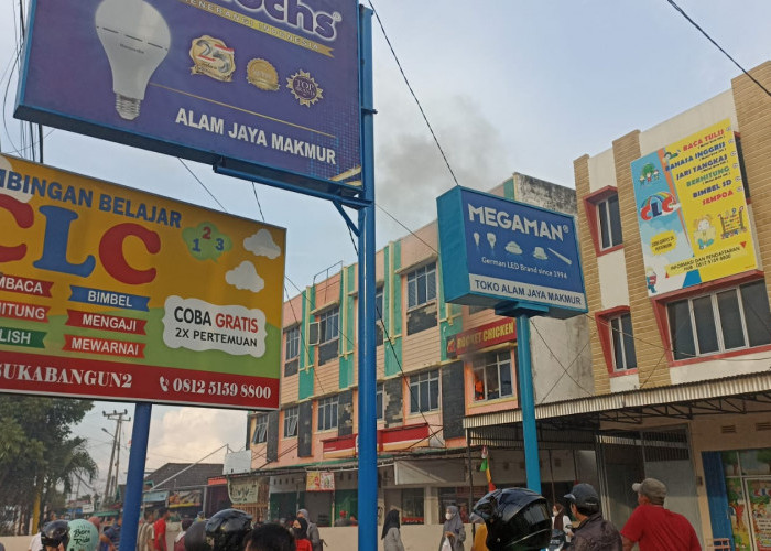 Ruko Rumah Makan Cepat Saji di Jalan Sukabangun II Terbakar