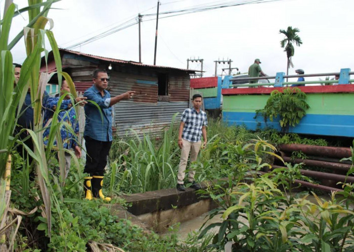 Langsung Turun ke Lapangan! Walikota Terpilih H. Arlan dan Tim Pemerintah Kota Prabumulih Beraksi Atasi Banjir