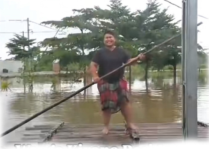 ALAMAK, Banjir Bisa Pakai Rakit di Tanjung Barangan Palembang, Lokak Sepi Wong Beli Rumah Disano! 