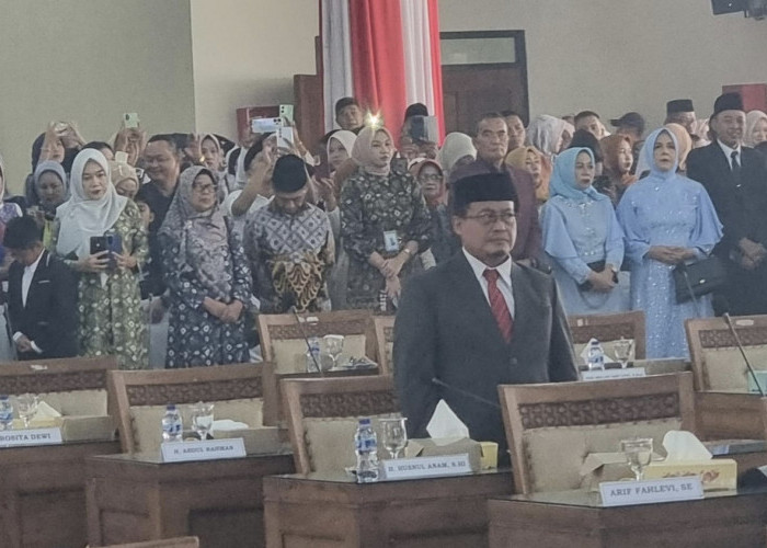 Tak Terpilih Lagi, Husnul Anam Gentleman Hadiri Pelantikan Anggota DPRD Ogan Ilir Periode 2024-2029