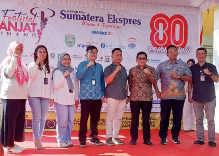 Festival Panjat 80 Batang Pinang Sumatera Ekspres Group Resmi Dibuka, Diikuti 60 UMKM