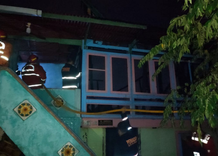 Rumah Panggung Dua Lantai di Kecamatan Jakabaring Terbakar, Ada Anggota Keluarga Terkena Hawa Panas 