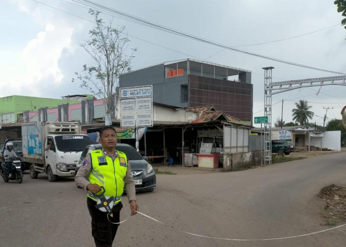 Viral Detik-detik Perempuan Dievakuasi Dari Kolong Truk, Laka Maut di Sukarami Palembang Rengut Satu Nyawa