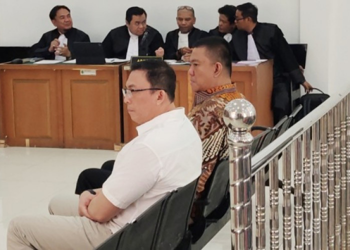 Stiker Bupati-Wabup “Kami Berani”- Uang Jatah dipakai Umroh, Terungkap dalam Dakwaan Wabup PALI Iwan Tuaji 