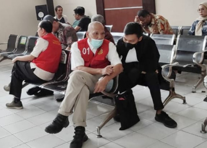 Sidang Perdana Korupsi Distribusi PT Semen Baturaja Molor 5 Jam, Tahanan Telat Hadir
