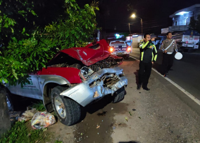 Lakalantas Adu Kambing di Jalintim Indralaya, Kedua Mobil Ringsek Diamankan Sat Lantas Polres Ogan Ilir