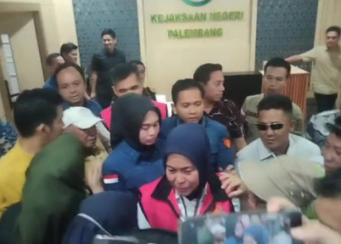7 Jam Diperiksa, Mantan Wawako Palembang Finda dan Suami Dihujani 30 Pertanyaan sebagai Tersangka Korupsi PMI
