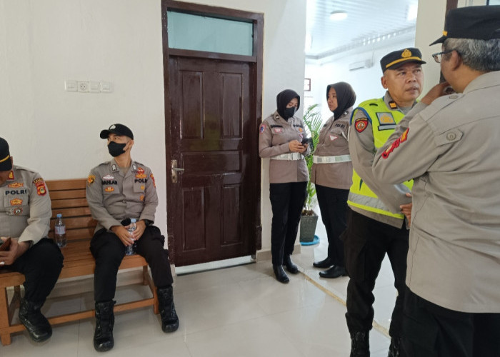 Puluhan Personel Polres Amankan Sidang Putusan Perkara Kades Pematang Panggang Dugaan Ijazah Palsu