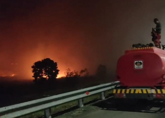 Kebakaran Lahan Mengular di 3 Lokasi Sekaligus di Ogan Ilir Malam Ini, Datangkan Bantuan dari Gelumbang
