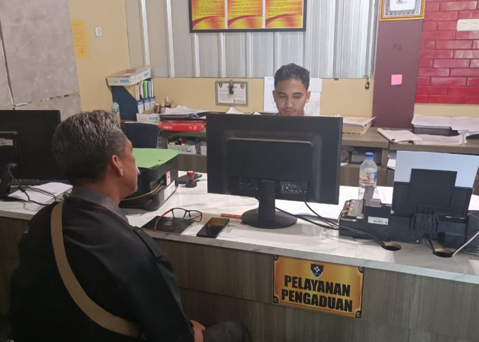 Honda BeAT di Teras Rumah Disikat Pelaku Curanmor, Gembok Pagar Dirusak!  