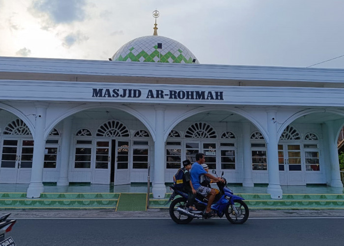 Menara Masjid Ar Rohmah Simbol Keagamaan yang Kokoh Sejak 1974