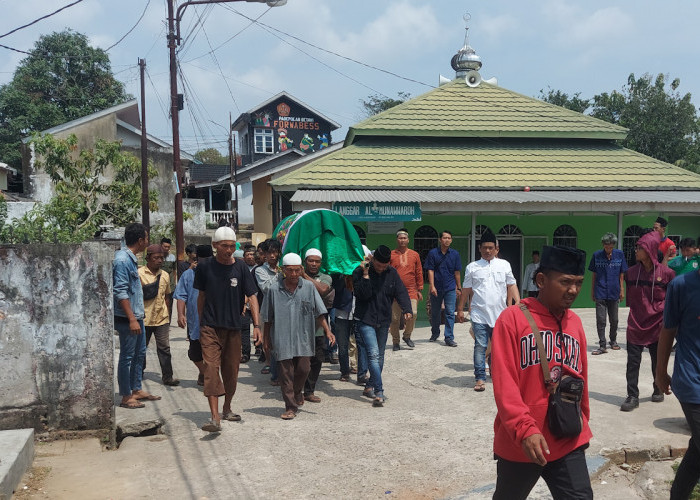 Jenazah Pelajar Putri Korban Pembunuhan Dimakamkan di Talang Kerikil Kemuning Palembang 