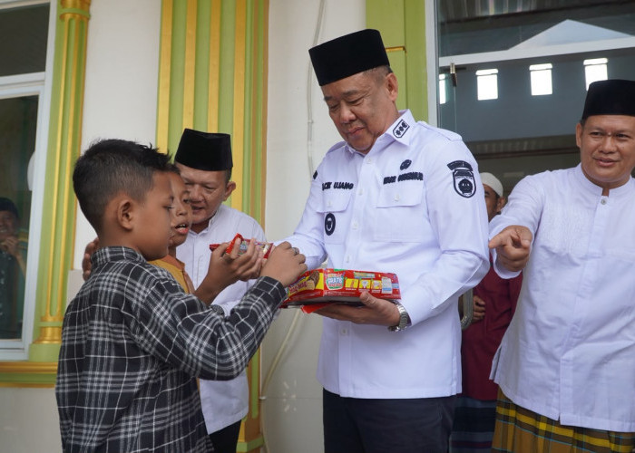 Safari Jumat di Masjid Darussalam Muara Enim, Wagub Cik Ujang Apresiasi Semangat Gotong Royong Warga