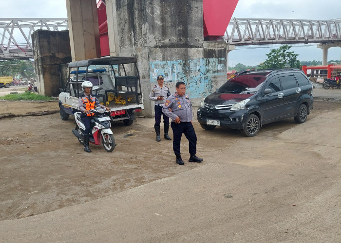 Truk Terperosok, Lalulintas di Kecamatan Gandus Palembang Crowded, Pengalihan Arus Dilakukan 