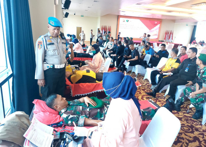 Sinergitas TNI-Polri Melalui Donor Darah Bersama Sambut HUT Bhayangkara ke-77