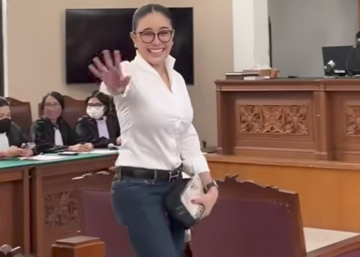 Nikita Mirzani Ngamuk Usai Sidang, Sempat Berdebat dengan Petugas Kejaksaan Lantaran Dihalangi untuk Wawancara