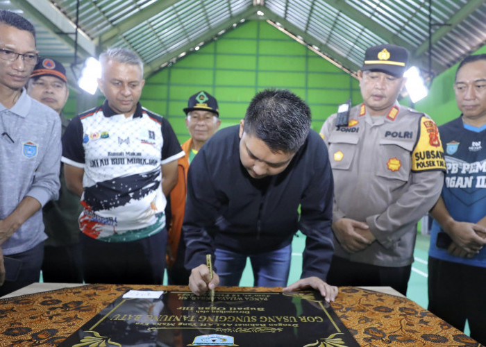 Didesak Masyarakat, Bupati Ogan Ilir Resmikan GOR Usang Sungging di Tanjung Batu