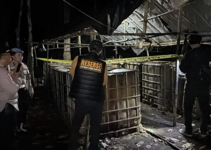  Patroli Malam Bongkar Dua Penyulingan Minyak Ilegal di Muba, Dua Pekerja Diamankan, Pemiliknya Terus Diburu