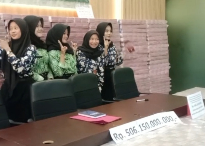 Uang Rp506 Miliar Kasus Korupsi Kredit Bank yang Disita Kejati Sumsel, Jadi Ajang Swafoto Anak Magang-Pegawai