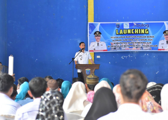 Bupati OKI Salurkan Beras Bantuan Presiden, Ingatkan Warga Jangan Dijual