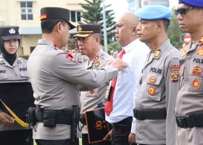 184 Personel Berprestasi Polda Sumsel Terima Penghargaan Kapolda, 53 Orang Raih PIN Emas