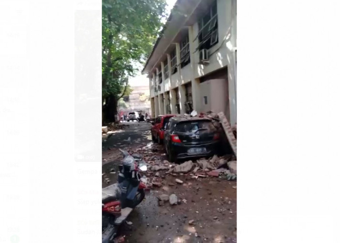 Bangunan di Pasar dan Perkantoran Ambruk Timpa Mobil, Waspada Potensi Gempa Susulan di Cianjur 