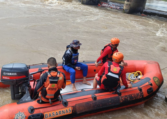 Speed Boat Tabrak Jembatan, Polres OKI dan Tim Gabungan Lakukan Pencarian