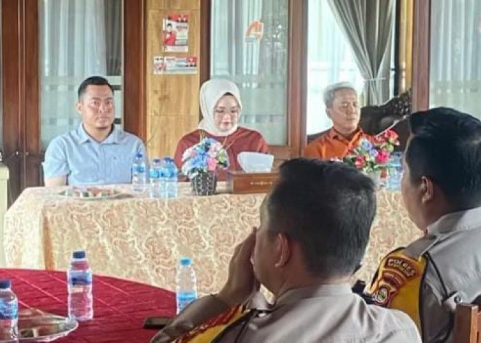 Kapolres Banyuasin AKBP Ruri Prastowo Sik Kunjungi Posko Pasangan Bacalon Bupati dan Wakil Bupati di Sukajadi