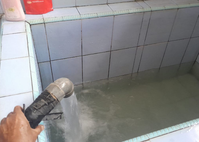 5 Hari Air Perumdam Lematang Enim Mampet, Warga Terpaksa Beli Air Bersih Ratusan Ribu