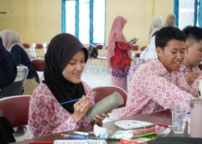 Meriahkan Hadiknas 2025, PTBA Gelar Ukir Cita Bersama Siswa SLB Palembang Lewat Seni