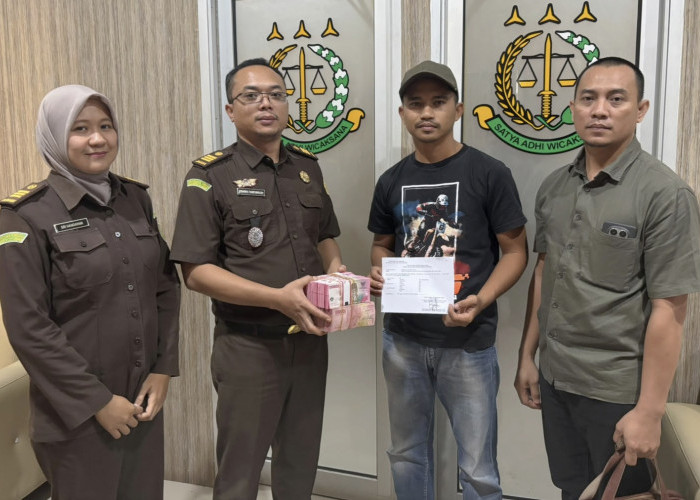 Kejari Lubuk Linggau Terima Pembayaran Pidana Denda Rp200 Juta dari Supriyono Terpidana Korupsi Pompa Portable