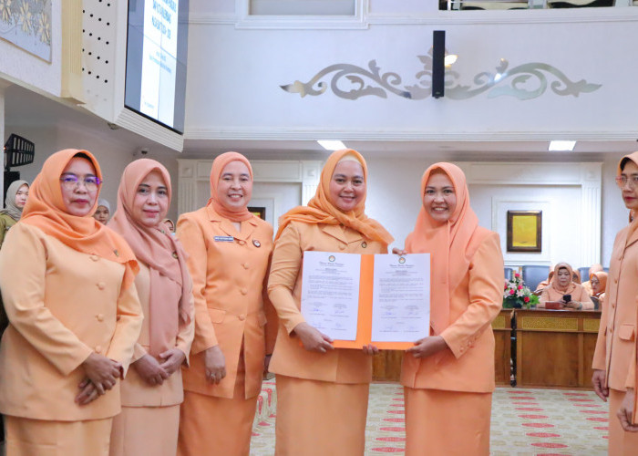 Dikukuhkan Ketua DWP Sumsel, Ida Royani Aprizal Resmi Jabat Ketua DWP Palembang Periode 2025 - 2030