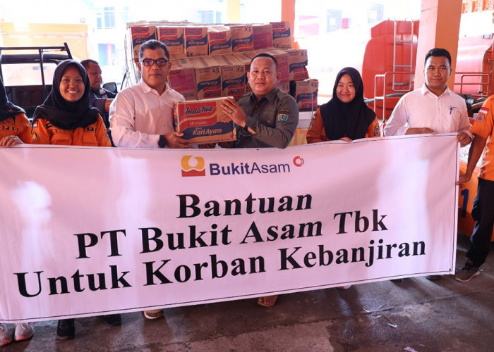 PT Bukit Asam Tbk Salurkan Bantuan untuk Korban Banjir di Kabupaten Muara Enim